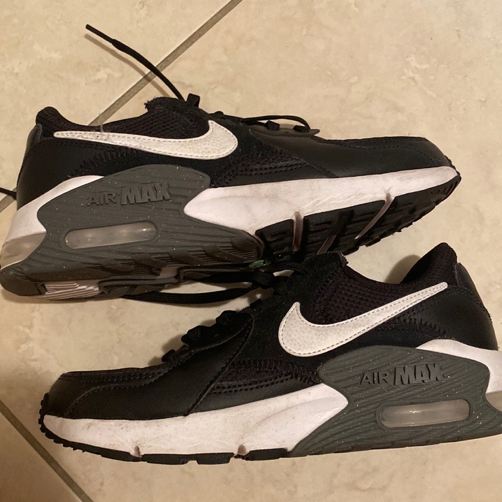 Nike Air Max Size 7 black and white